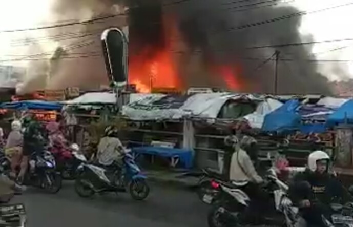 Pasar Cik Puan Terbakar