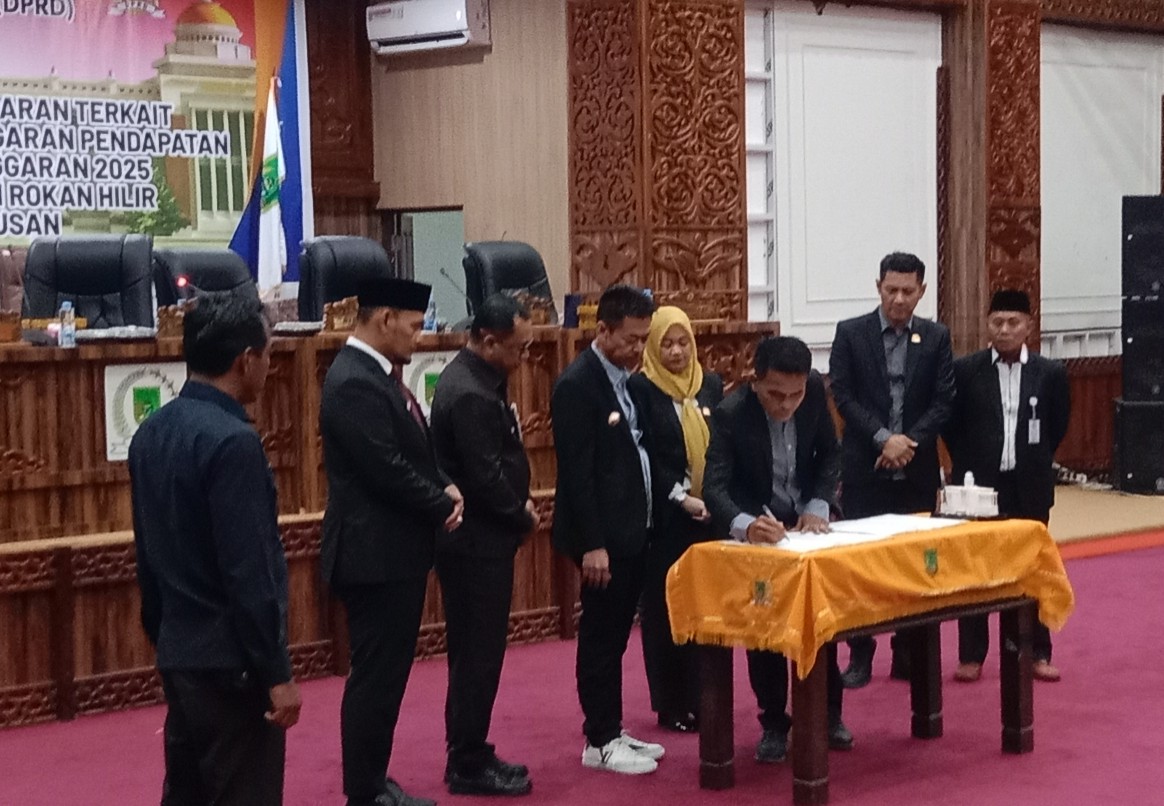 DPRD Sahkan RAPBD Rohil T.A 2025 Sebesar Rp 2,6 Triliun