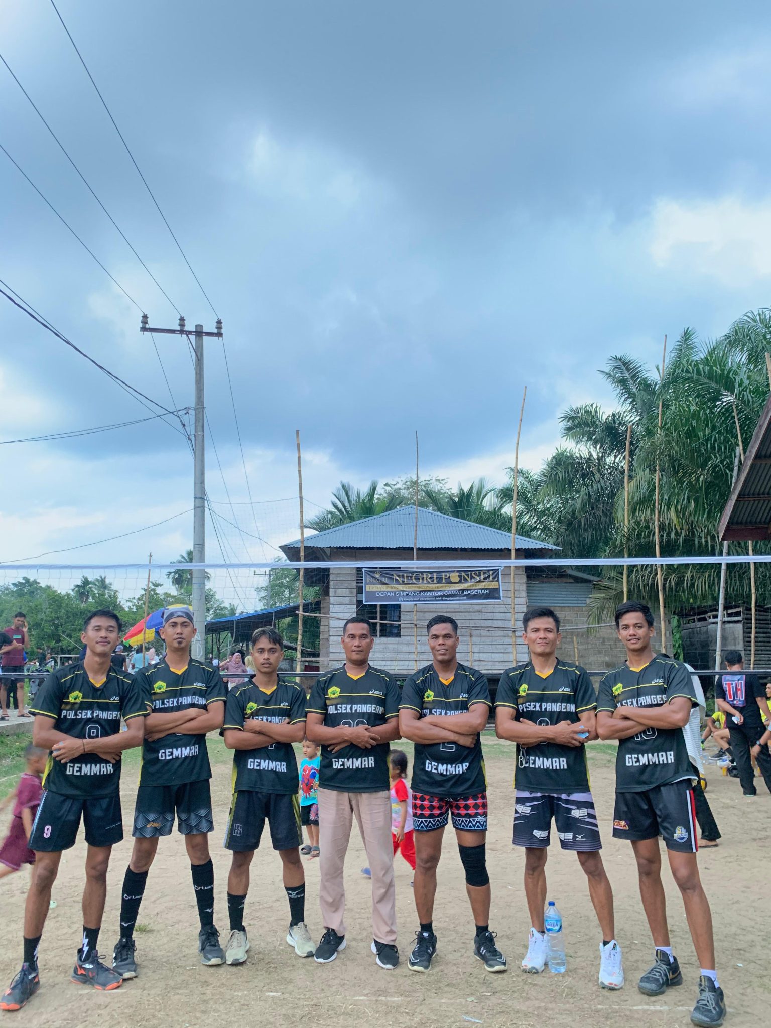 Mati Manggigik!!! Tim Volly Ball GEMMAR Melaju ke Putaran Semifinal Open Turnamen Desa Pulau Madinah Cup 2025