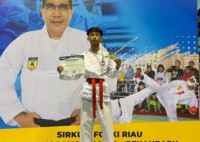 Siswa MTs Babussalam Simandolak raih medali emas pada ajang Forki Riau Open Championship 2026