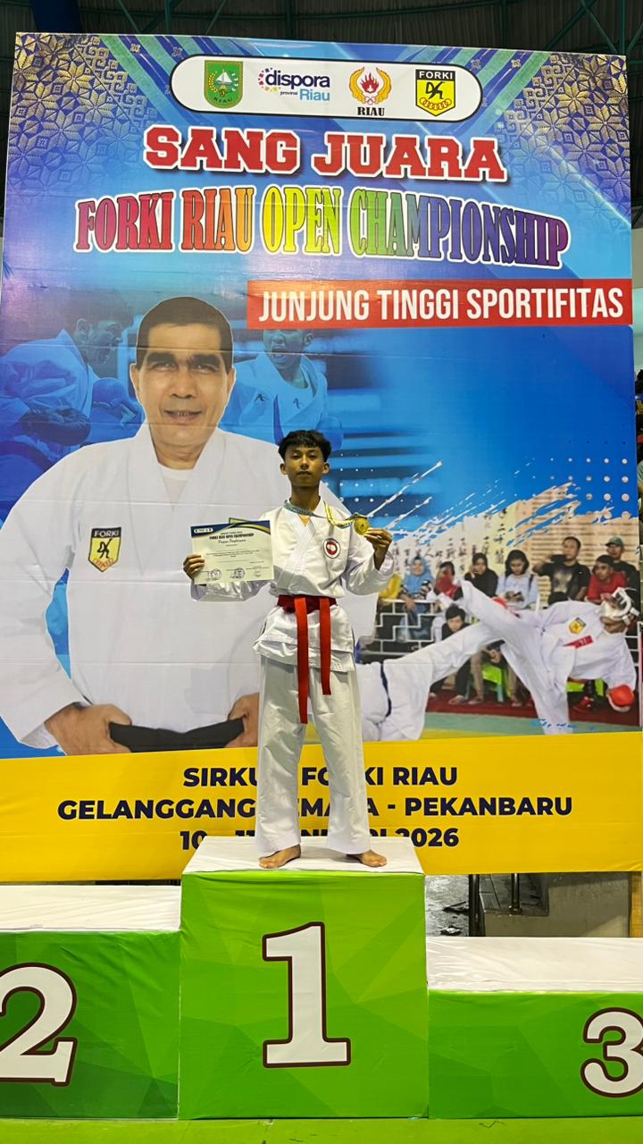 Siswa MTs Babussalam Simandolak raih medali emas pada ajang Forki Riau Open Championship 2026
